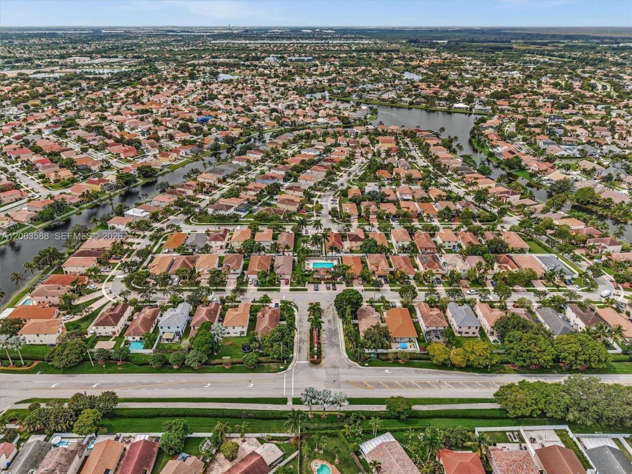 1385 NW 192nd Ter, Pembroke Pines, FL 33029 Photo