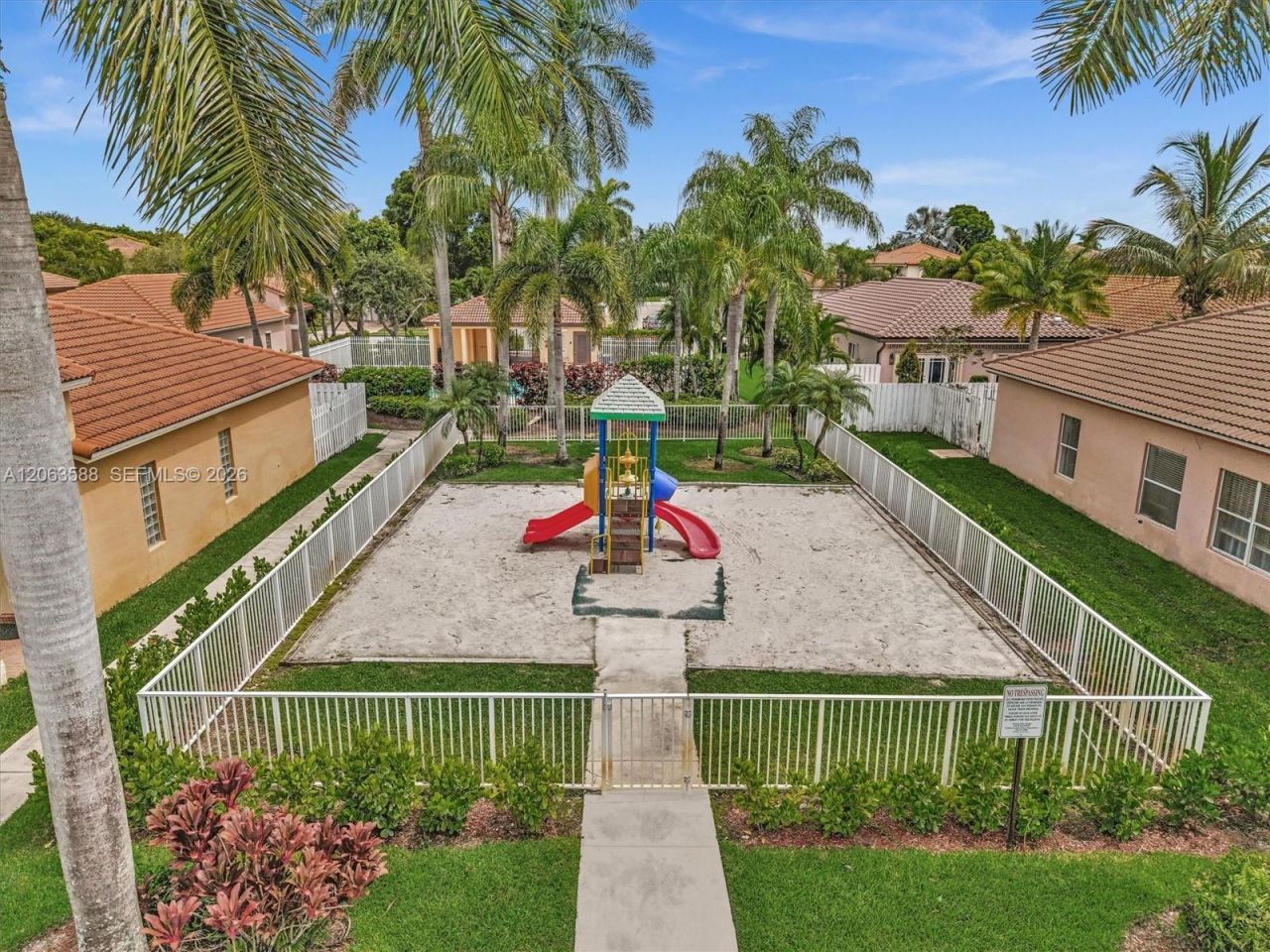 1385 NW 192nd Ter, Pembroke Pines, FL 33029 Photo
