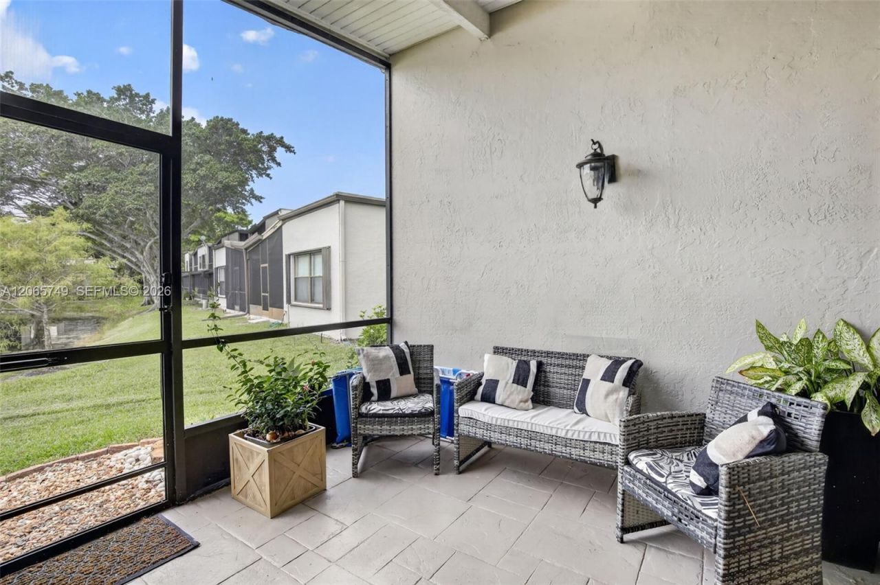 958 Mockingbird Ln , Unit 515, Plantation, FL 33324 Photo