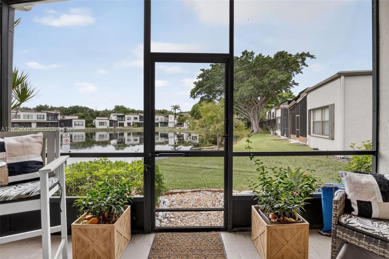 958 Mockingbird Ln , Unit 515, Plantation, FL 33324 Photo