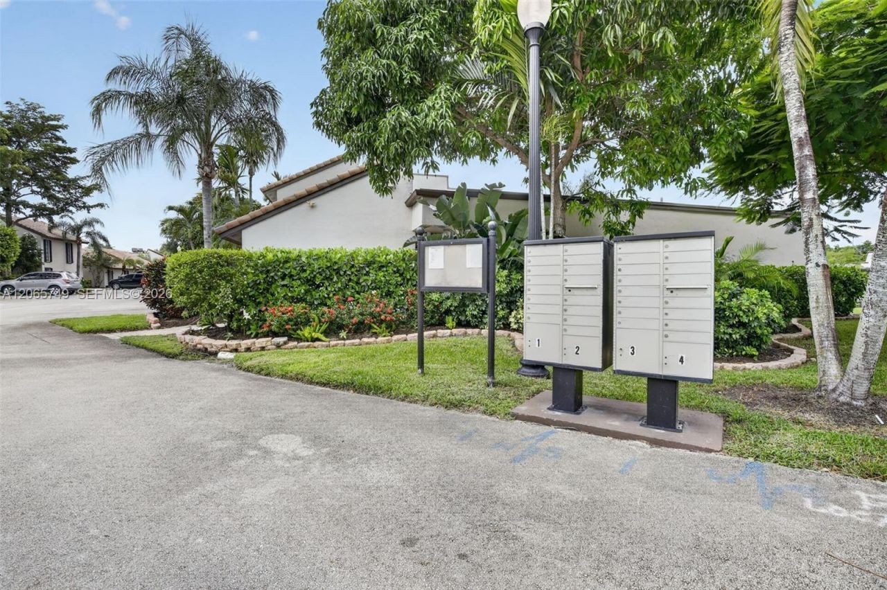 958 Mockingbird Ln , Unit 515, Plantation, FL 33324 Photo