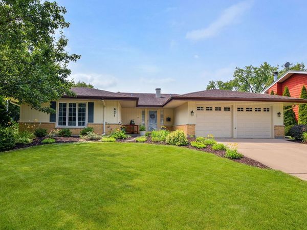 21W621 Buckingham Road , Glen Ellyn, IL 60137