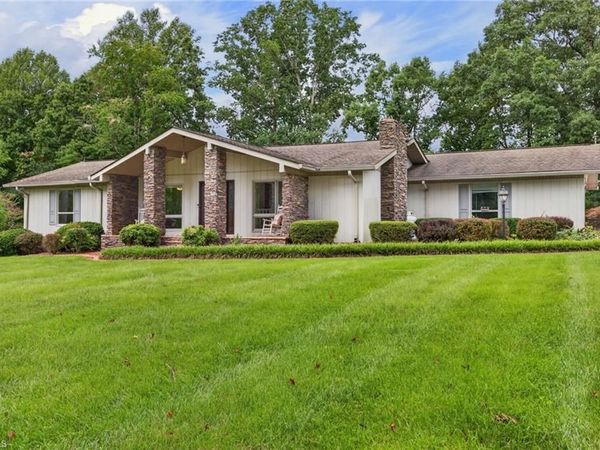 323 Nurse Road, Ararat, NC 27007