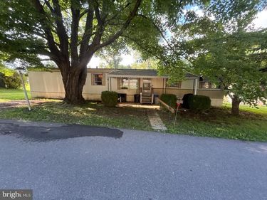 105 AZALEA CIR., HONEY BROOK, PA 19344