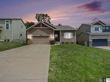 14206 Potter Parkway, Omaha, NE 68142