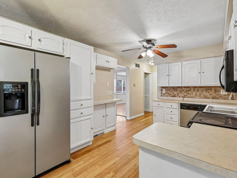 10066 Squire Drive, Florence, KY 41042 Photo 12