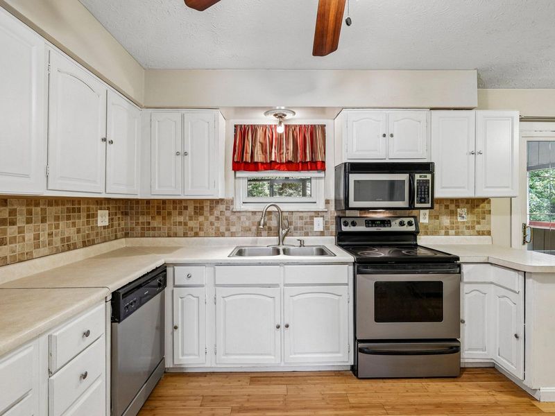 10066 Squire Drive, Florence, KY 41042 Photo 9