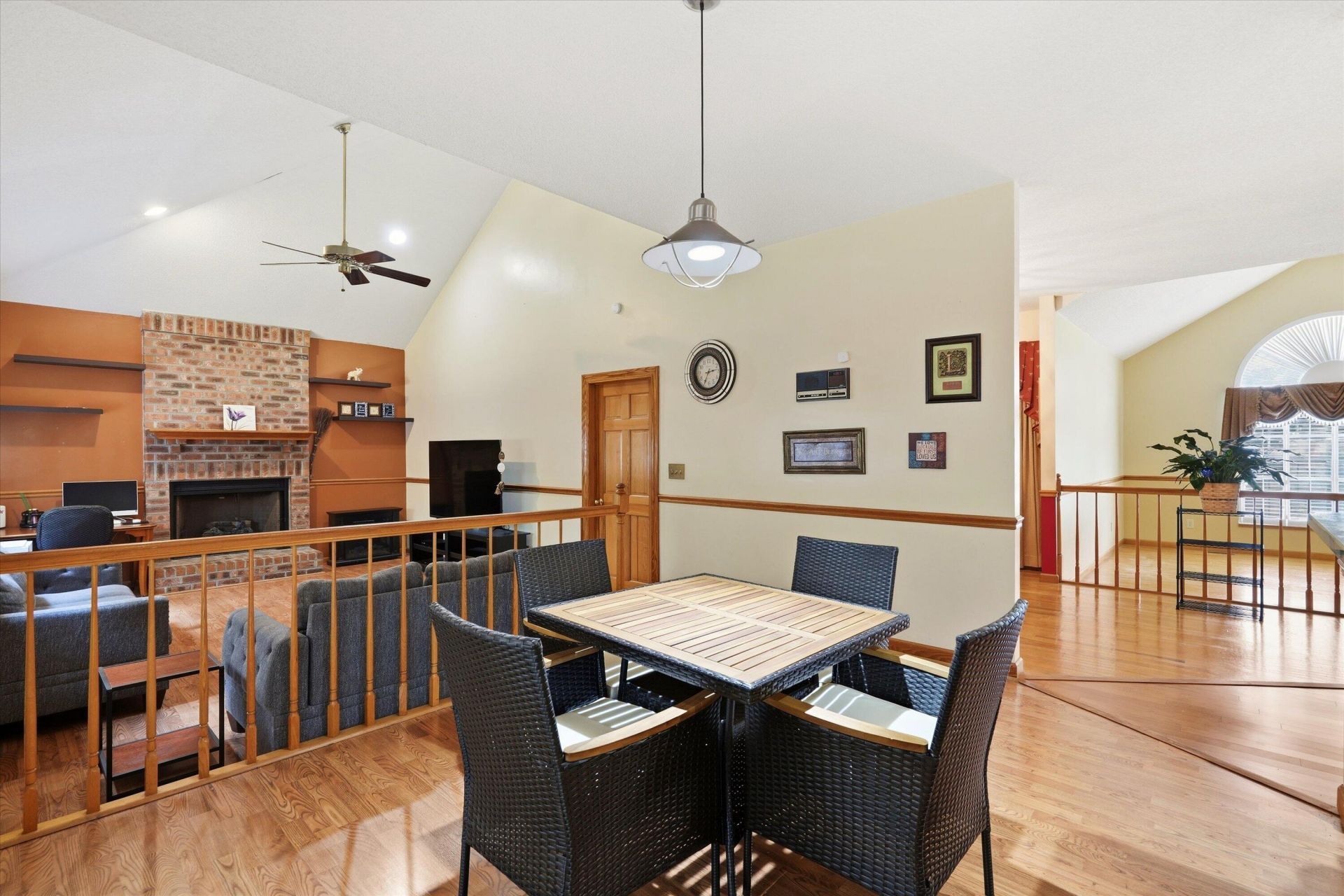 326 Locust Street Photo 12