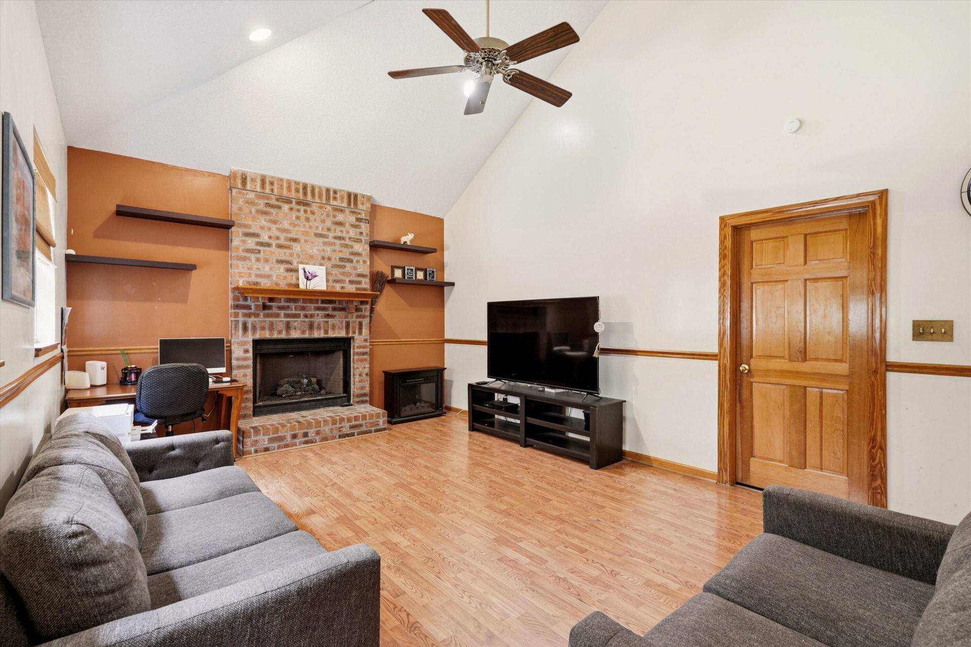 326 Locust Street Photo 17