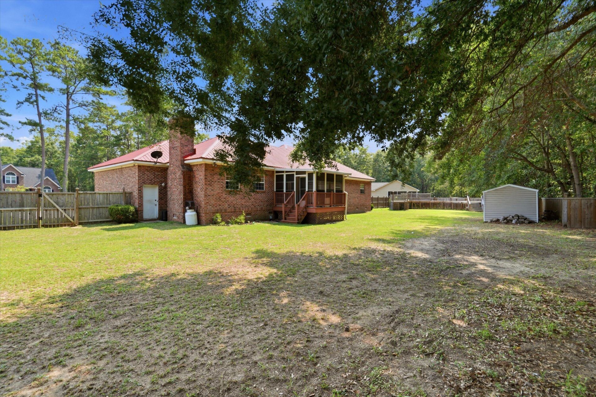 326 Locust Street Photo 36