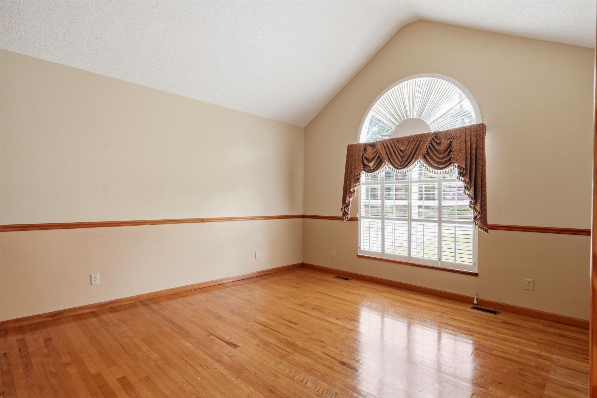326 Locust Street Photo 6