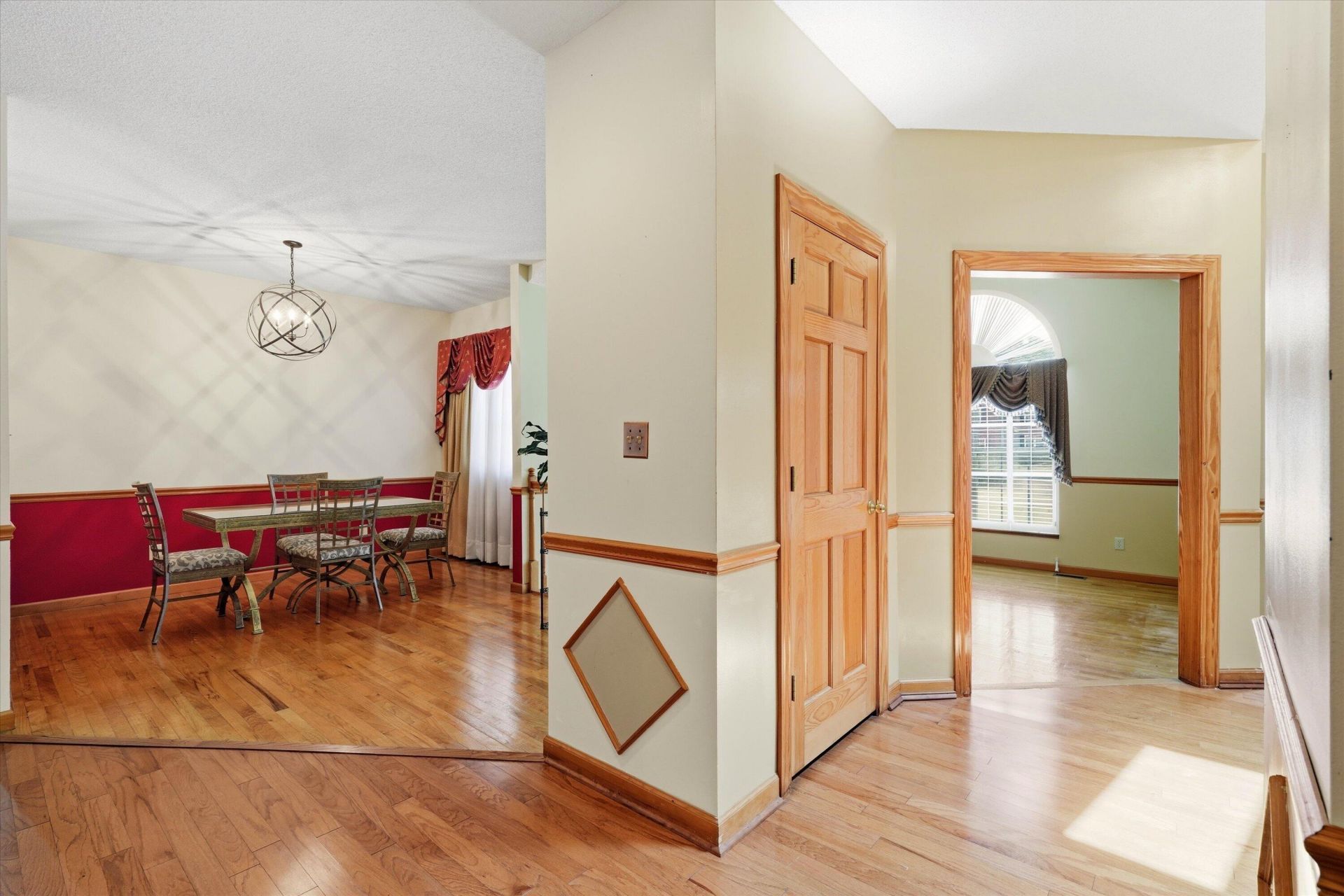 326 Locust Street Photo 9