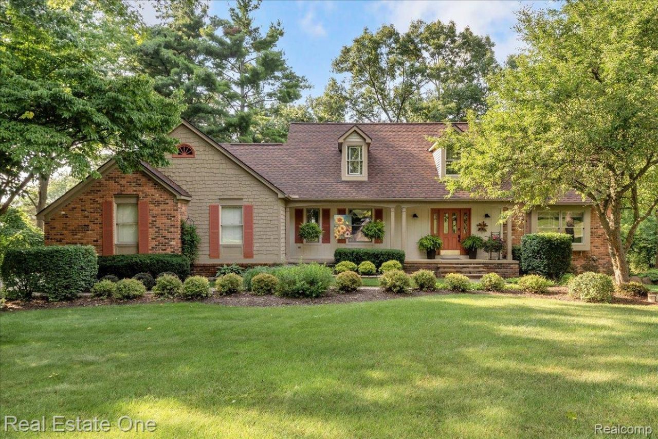 714 Heritage Drive, Milford Village, Mi 48381 Main Photo