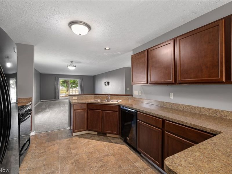 213 Westminster Way , Elyria, OH 44035 Photo 8