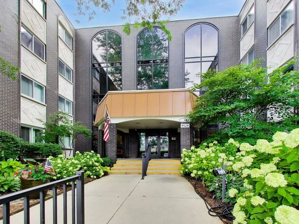 9529 Bronx Place , Unit 213, Skokie, IL 60077