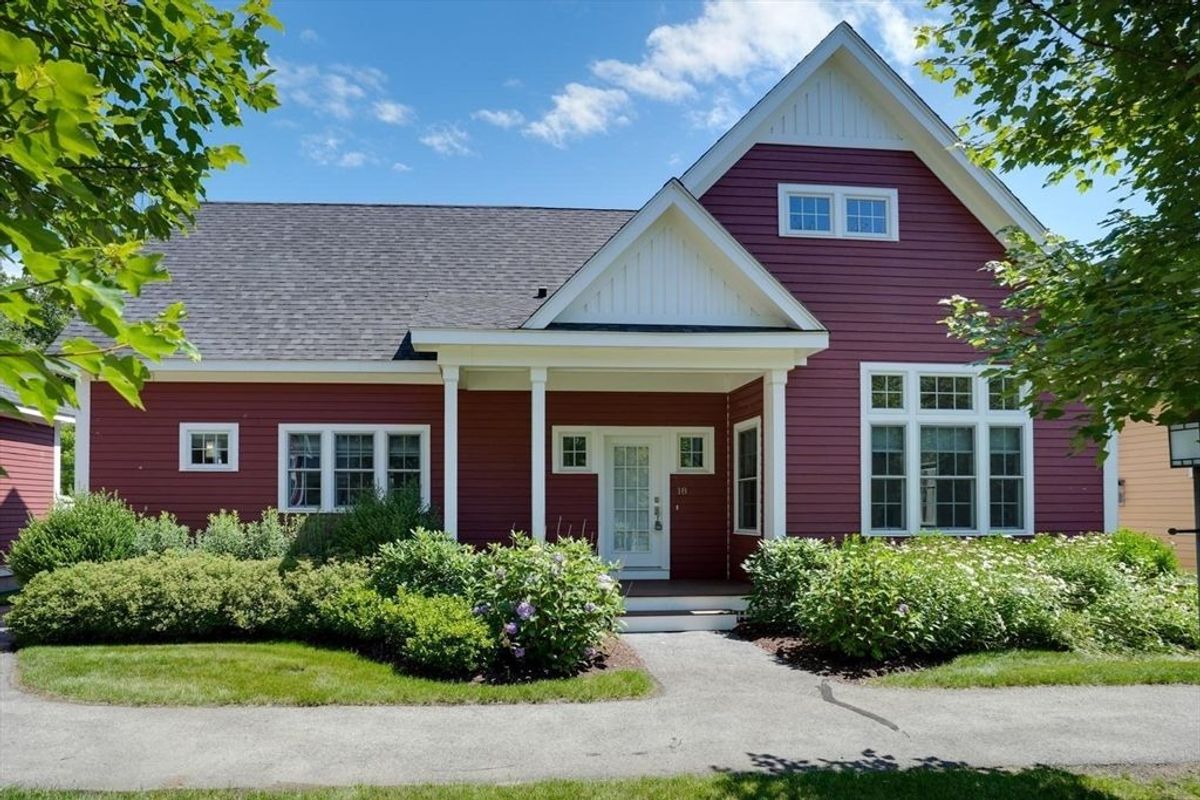 18 VILLAGE LN, Bolton, MA 1740