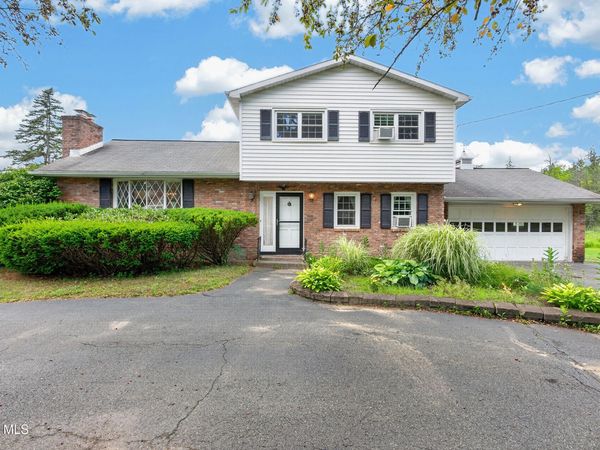 585 Saint David'S Lane, Niskayuna, NY 12309