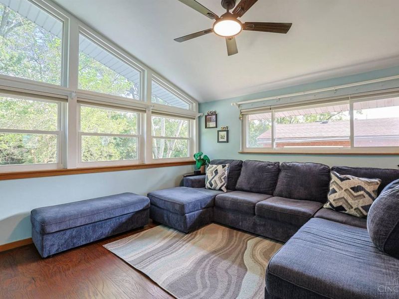 337 Glen Oaks Drive, Delhi Twp, OH 45238 Photo 8