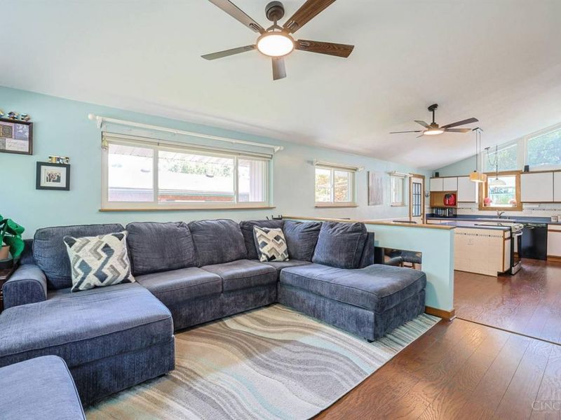 337 Glen Oaks Drive, Delhi Twp, OH 45238 Photo 9