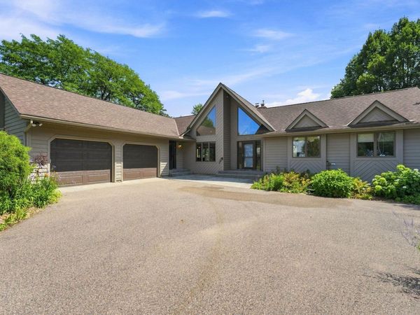 386 Bear Avenue S, Vadnais Heights, MN 55127