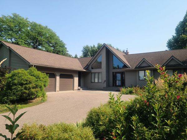 386 Bear Avenue S, Vadnais Heights, MN 55127