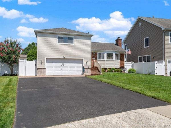 26 Margaret Road , Massapequa, NY 11758