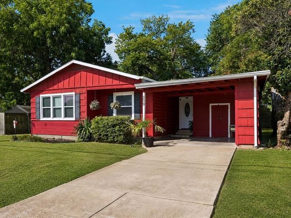 209 Kirksey Street, Waxahachie, TX 75165