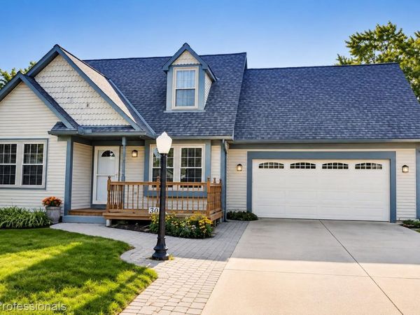 302 Oxford Lake Drive , Oxford Village, Mi 48371