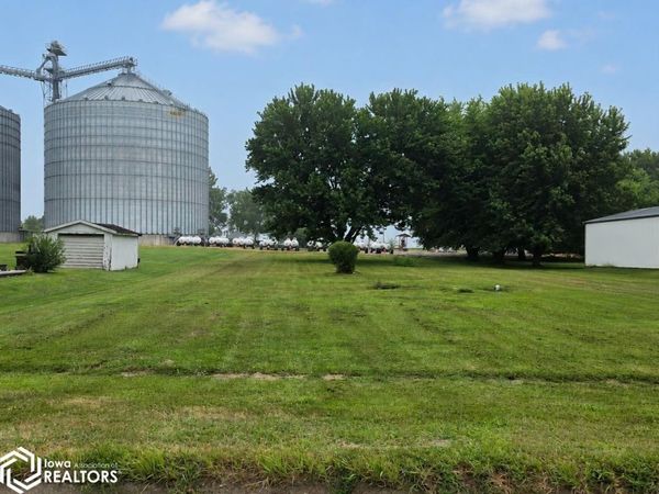 127 E Commercial St., Hillsboro, IA 52630