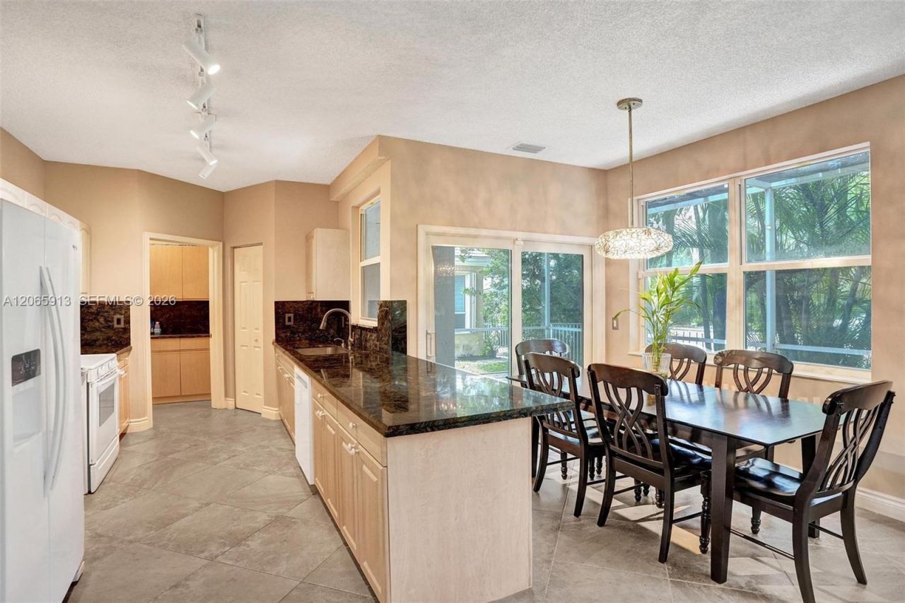 9308 NW 8th Cir, Plantation, FL 33324 Photo