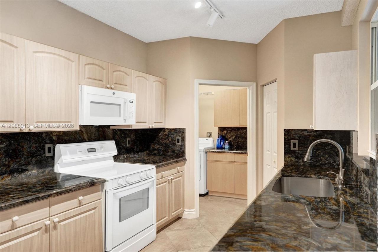 9308 NW 8th Cir, Plantation, FL 33324 Photo