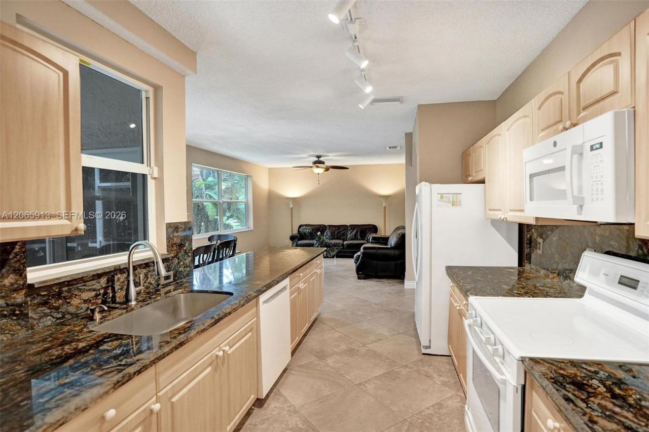 9308 NW 8th Cir, Plantation, FL 33324 Photo