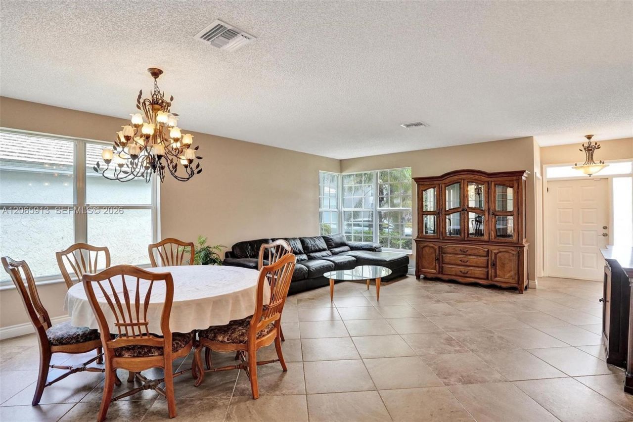 9308 NW 8th Cir, Plantation, FL 33324 Photo