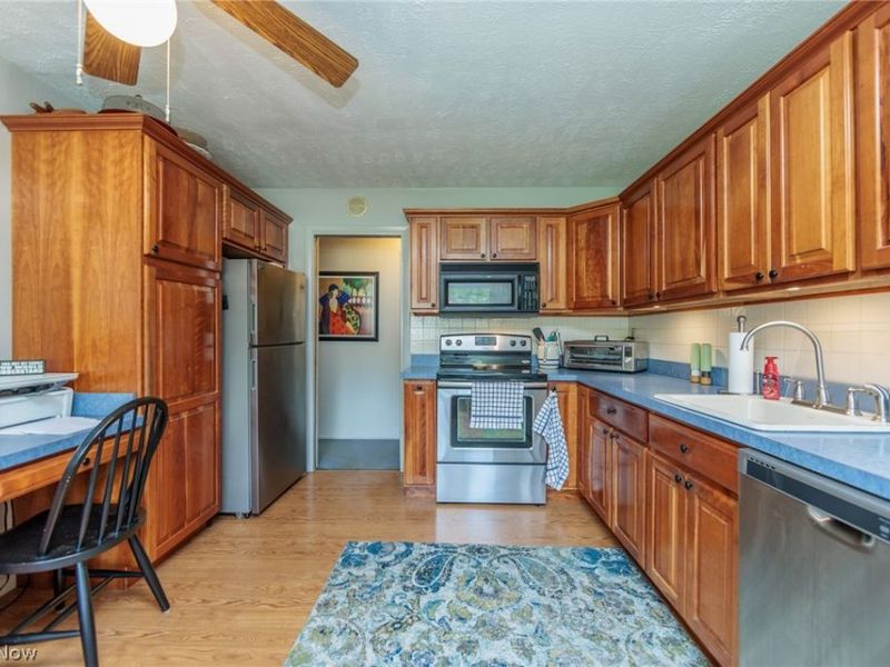 141 Sunset Drive, Berea, OH 44017 Photo 12