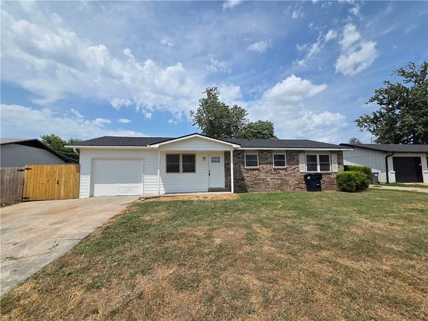 1305 Bishop Drive , Rogers, AR 72756