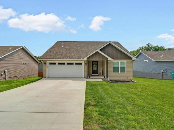 301 Dayton Avenue , Crossville, TN 38555