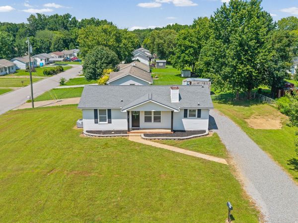737 Shelton Cir , Clarksville, TN 37042
