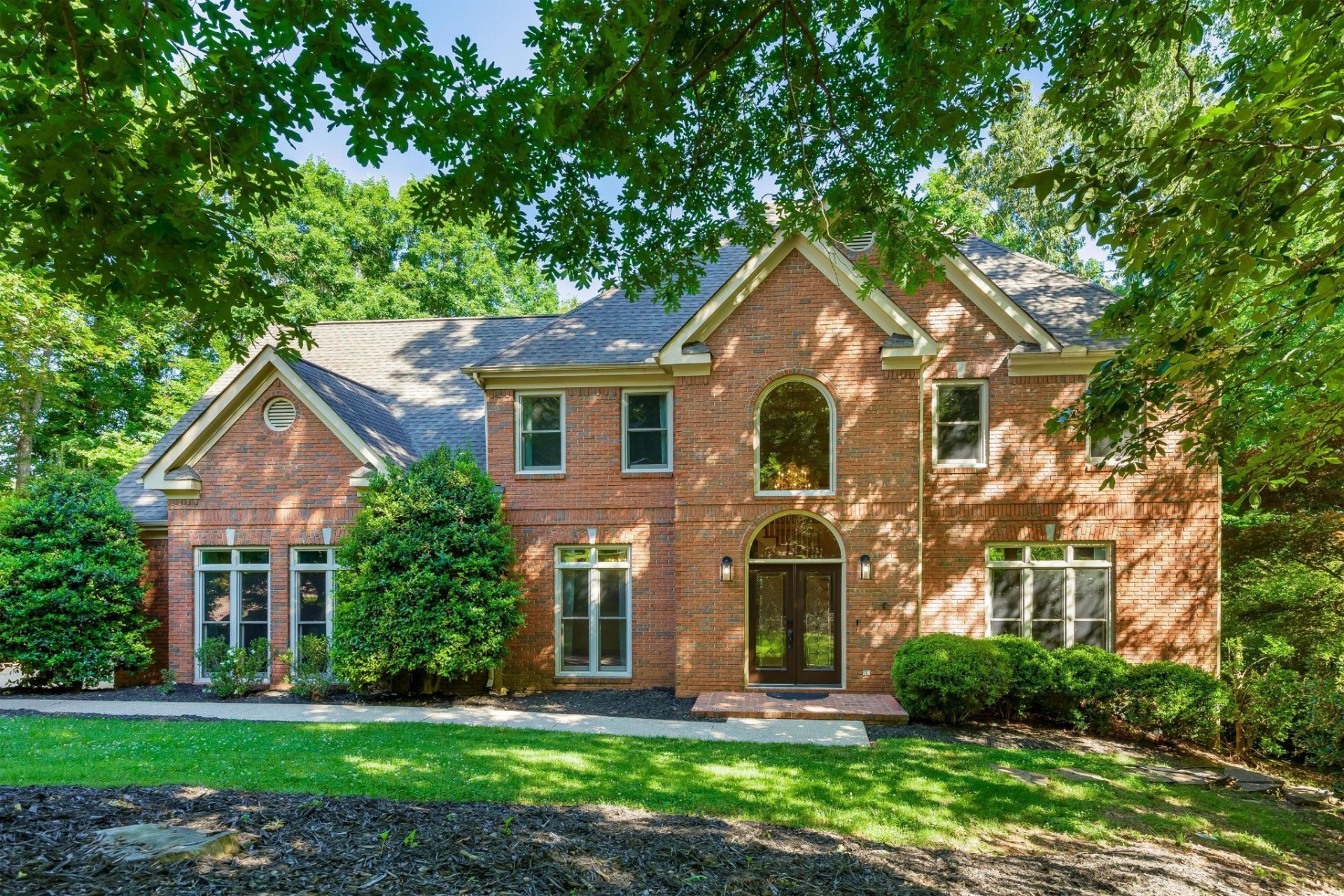 1905 Summer Breeze, Hixson, TN 37343 Main Photo
