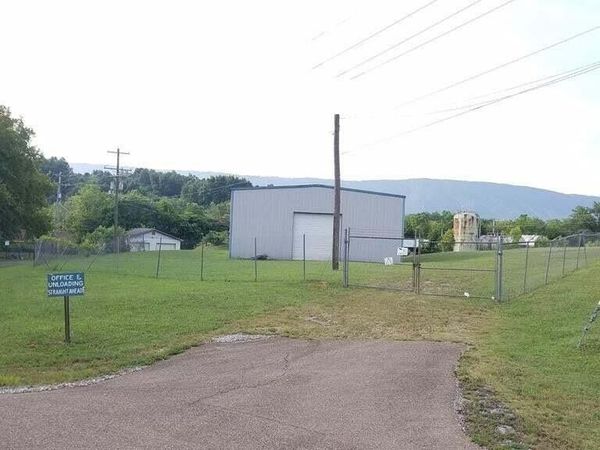 1447 Tennessee Ave Avenue , Etowah, TN 37331