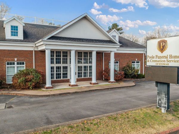 300 N Tennessee Avenue , Etowah, TN 37331