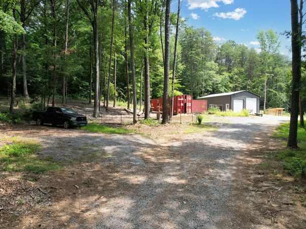 686 Welcome Valley Road , Benton, TN 37307