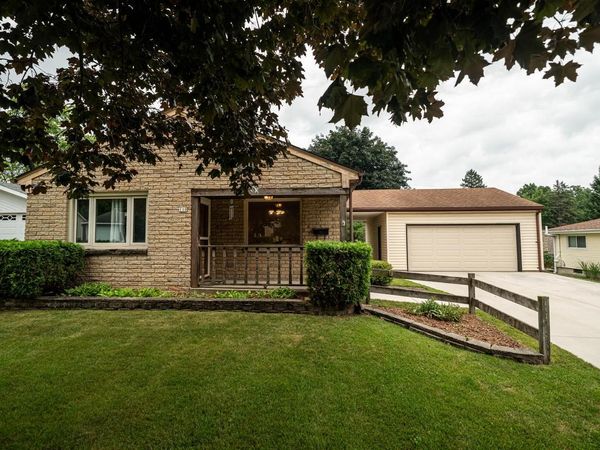 110 S Highland AVENUE, Thiensville, WI 53092