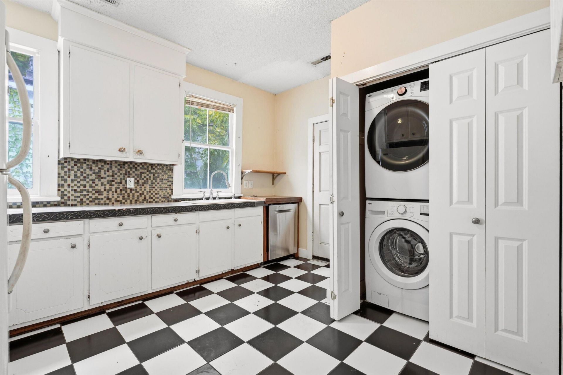 96 Bogard Street Photo 21