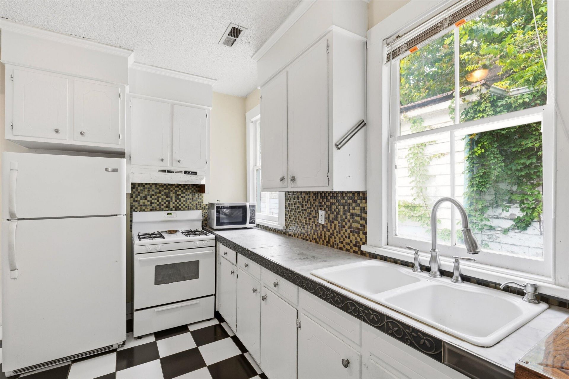96 Bogard Street Photo 22