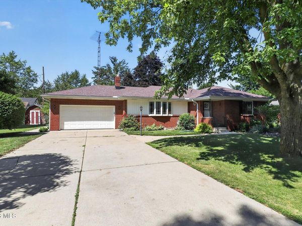 190 Evergreen Drive , Woodville, OH 43469