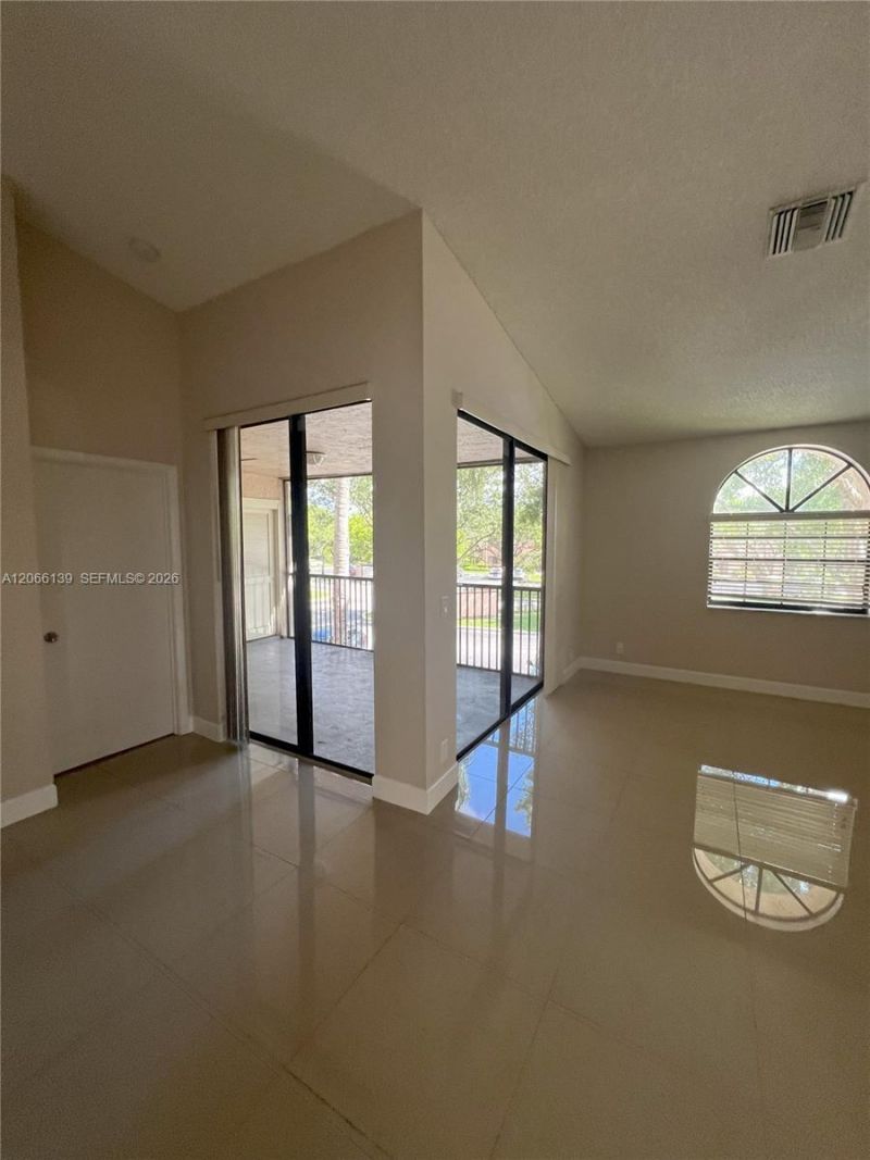 10700 NW 14th St , Unit 142, Plantation, FL 33322 Photo
