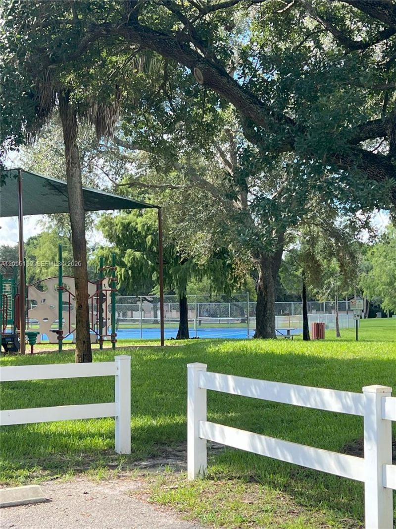 10700 NW 14th St , Unit 142, Plantation, FL 33322 Photo