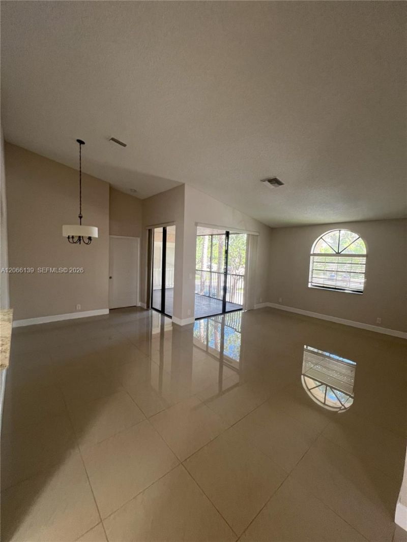 10700 NW 14th St , Unit 142, Plantation, FL 33322 Photo