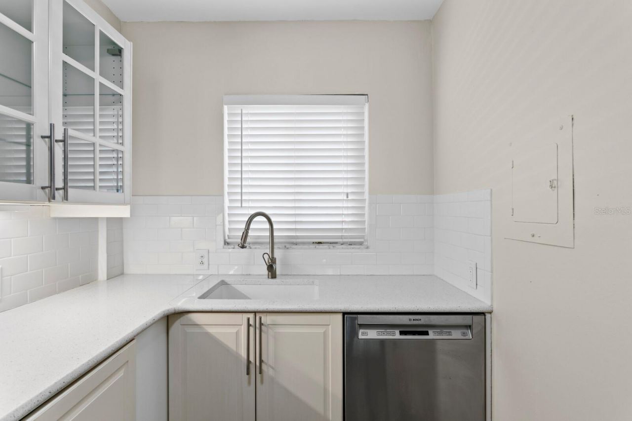 1200 N Shore Drive Ne, Unit 316, Saint Petersburg, FL 33701 Photo