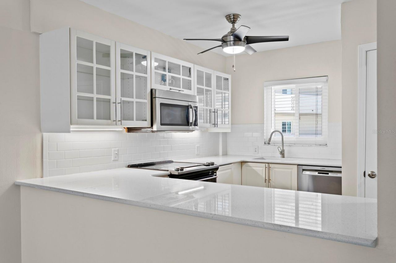 1200 N Shore Drive Ne, Unit 316, Saint Petersburg, FL 33701 Photo